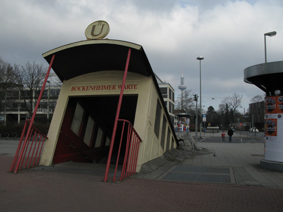 Legendární vstup do metra ve stanici Bockenheimer Warte severnì od centra mìsta.