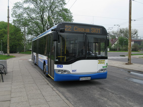 Starší model karoserie Solaris. Trolejbusové linky jsou oznaèeny èísly 20-31. Vìtšina linek má ve všední dny jednotný interval 15 minut.