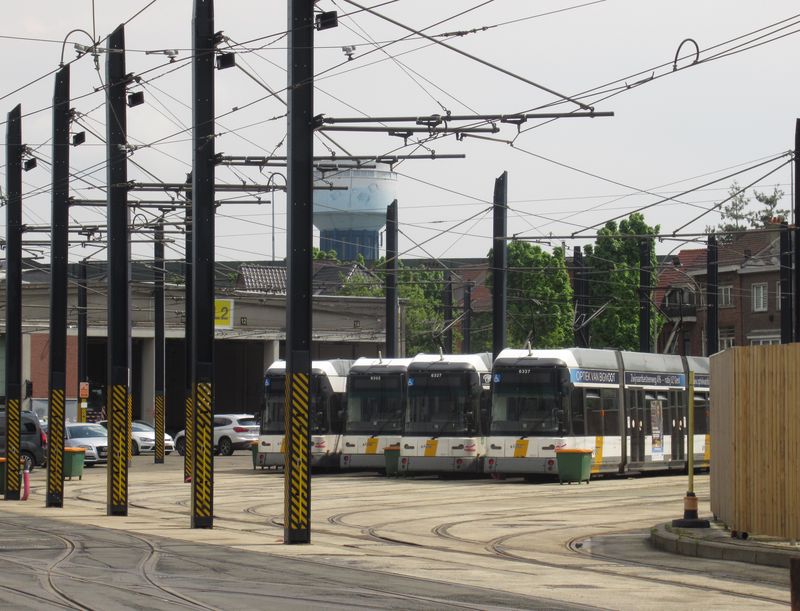 Ve ètvrti Ledeberg jihovýchodnì od centra se poblíž trati linky 2 nalézá místní tramvajová vozovna. V jejích útrobách by snad kromì moderních tramvají mìlo být ještì pár obousmìrných sólovozù PCC.