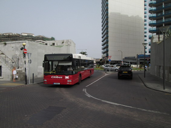 Na lince 5 používá soukromý dopravce rùzné typy autobusù a platí se zde zvláštní jízdné, nepoužitelné na "modrých" linkách.