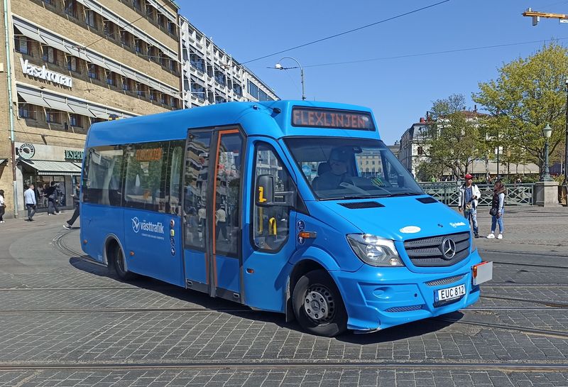 V rámci místní veøejné dopravy je i systém mikrobusù na zavolání, které jezdí podle poptávky a jsou urèeny pøedevším imobilním cestujícím.