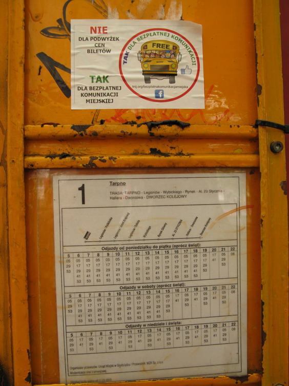 Jízdní øád jediné tramvajové linky 1 (dvojka kvùli výluce nejezdí). Ve mìstì zøejmì pùsobí jakási iniciativa za zavedení bezplatné MHD.
