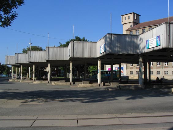 Pùvodní strašidelné autobusové nádraží, jehož dny už jsou seèteny.