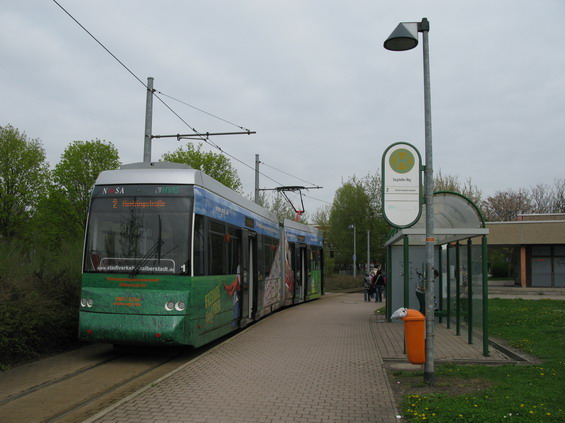 Koneèná linky 2 západnì od historického centra mìsta (Sargstedter Weg). Linka 2 je mnohem delší než jednièka a o víkendu navíc zajíždí do jižního cípu zdejší tramvajové sítì (Klus).