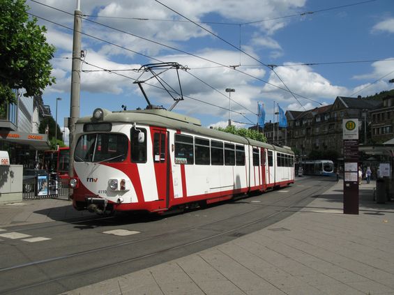 Pìt tramvajových linek v Heidelbergu je oèíslováno od 21 výše a jsou souèástí integrovaného systému VRN. Na cvièné jízdì by spatøen zástupce nejstarších vozù Düwag ze 70. a 80. let.