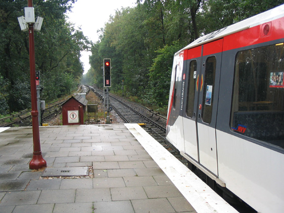 Koneèná stanice linky U1 Ohlstedt - kvùli vìtvení linky sem jezdí pouze polovina spojù.