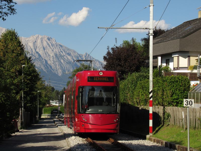 Jižní koneèná linky 6 uprostøed obce Igls v kopcích jižnì od Innsbrucku. Cestou se tra� klikatí lesem i loukami vèetnì nìkolika tunelù. Tato pomalá linka s hodinovým intervalem nemùže konkurovat autobusové lince J jezdící každých 10 minut, proto je její vytížení velmi nízké a je spíše využívána pro výletníky nebo obyvatele mezilehlých obcí.