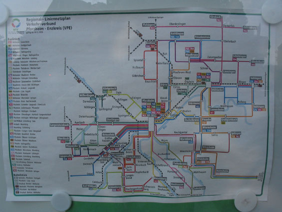 Schéma regionální dopravy v okolí mìsta Pforzheim (integrovaný systém VPE).