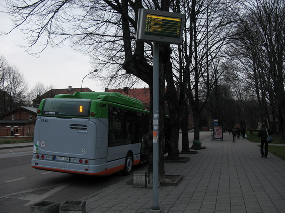 Nový Citelis z poslední dodávky autobusù pro Klajpedu na koneèné u vlakového i autobusového nádraží. I zde jsou elektronické zastávkové panely.