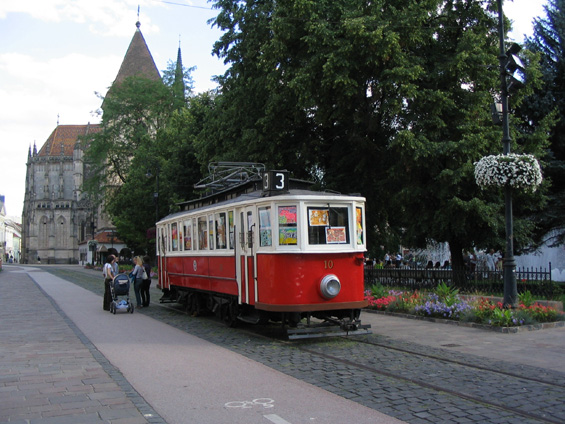 Jedinou tramvají na pìší zónì v historickém centru je tento pùvodnì pražský dvounápravový vùz.