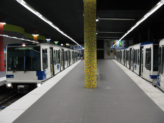 Lausanne má ještì jednu trasu metra - linka M1 už není automatická a vede z centra na západ kolem univerzitního areálu.