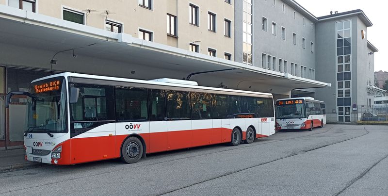 Ve flotile regionálních autobusù najdete také tyto 14,5metrové Crosswaye pro nejvytíženìjší linky. Systém OÖVV pokrývá celou spolkovou zemi Horní Rakousy.