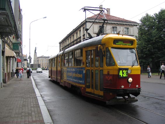 Další soukromý dopravce provozuje linky 43 a 43bis s pùvodními vozy Konstal 102N.