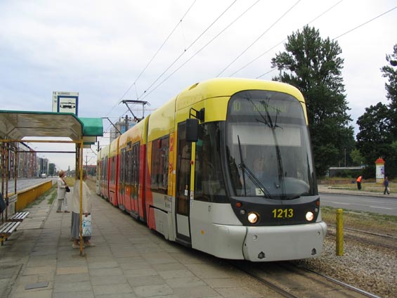 Radikální promìnou tramvajové dopravy v Lodži jsou tyto stoprocentnì nízkopodlažní tramvaje.
