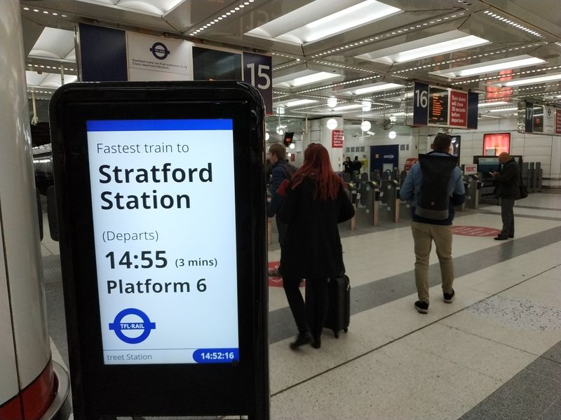 Prozatímní koneèná stanice Liverpool Street východní vìtve nového vlakového spojení Crossrail. Po zprovoznìní centrálního úseku dojde k odlehèení pøedevším u východozápadních linek metra Central a Piccadilly. A nejvìtší londýnské letištì Heathrow bude rychle dostupné také z východní èásti Londýna.