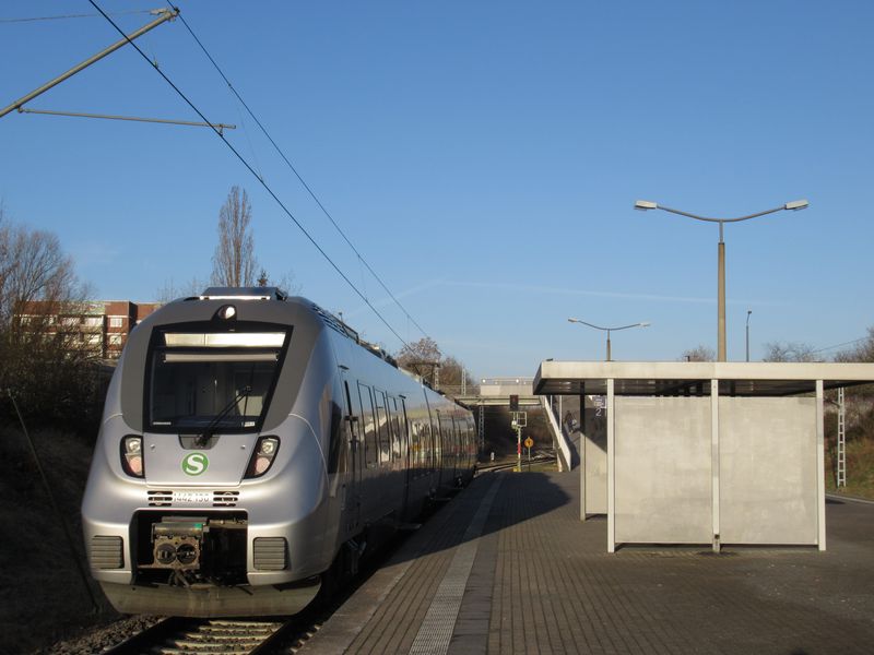 Jediná èistì mìstská linka S-Bahnu je S1, která zaèíná uprostøed obøího sídlištì na západì Lipska (zde v koncové stanici Miltitzer Allee) a konèí na jihovýchodì. Její interval 30 minut však pøíliš mìstsky nevypadá. Okolní tramvaje a autobusy jezdí mnohem èastìji.