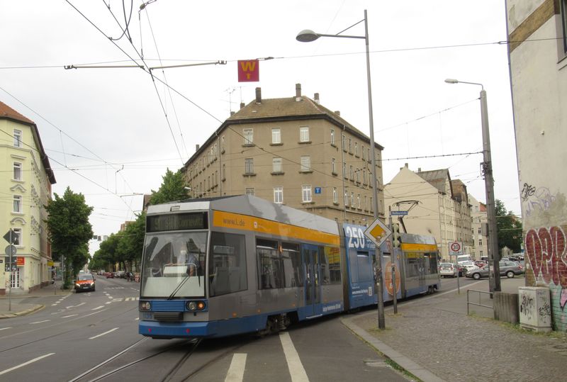 Kvùli výluce byla linka 9 pøetrasována sem do obratištì Stannebeinplatz východnì od centra, kde se konèící tramvaje musely otáèet couváním pøes kolejový trojúhelník.