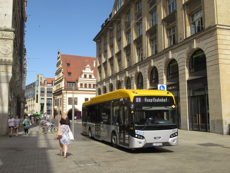 Nové elektrobusy VDL Citea postupnì obsazují linku 89 vedenou skrz historické centrum Lipska a postupnì se budou objevovat také na linkách 74 a 76.