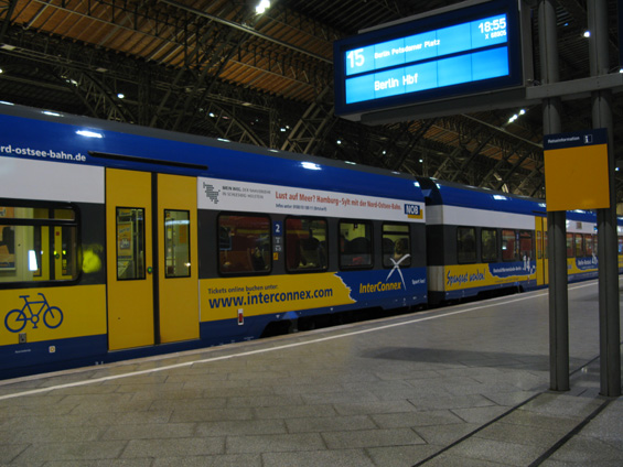 Do Lipska jezdí z Berlína také soukromý dopravce Interconnex s jednopodlažními elektrickými jednotkami.
