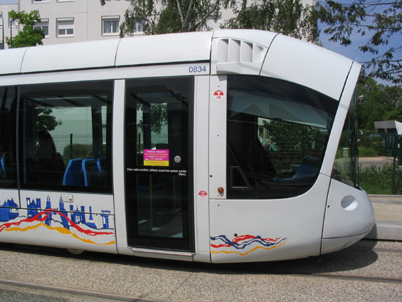 Detail typické tváøe lyonské tramvaje z boku.