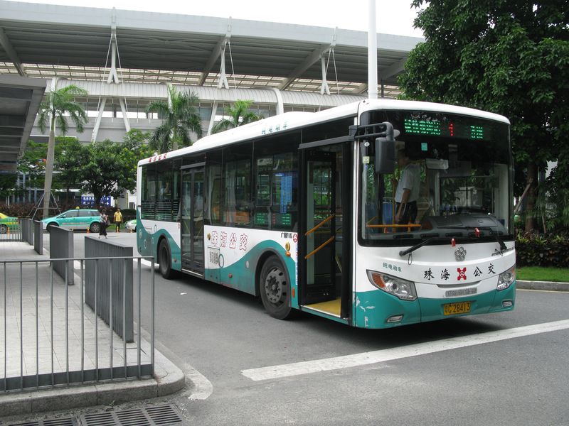 Městskou dopravu ve městě Zhuzahi, které obklopuje Macao, zajišťuje zatím pouze autobusová doprava – v přípravě je však tramvajový systém. Elektrická doprava je však zastoupena již nyní těmito čínskými elektrobusy.