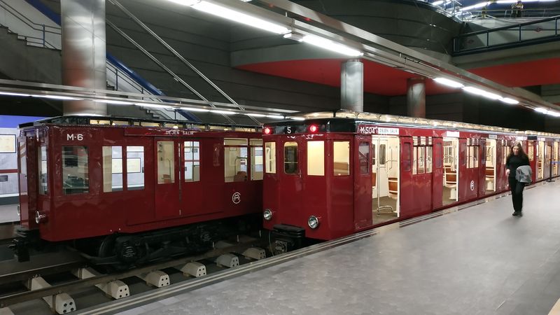 Další dva historické typy madridského metra ke shlédnutí v obøí stanici metra Chamartín ukazují pestrou stoletou historii zdejšího metra, jehož první linka vyjela v roce 1919.