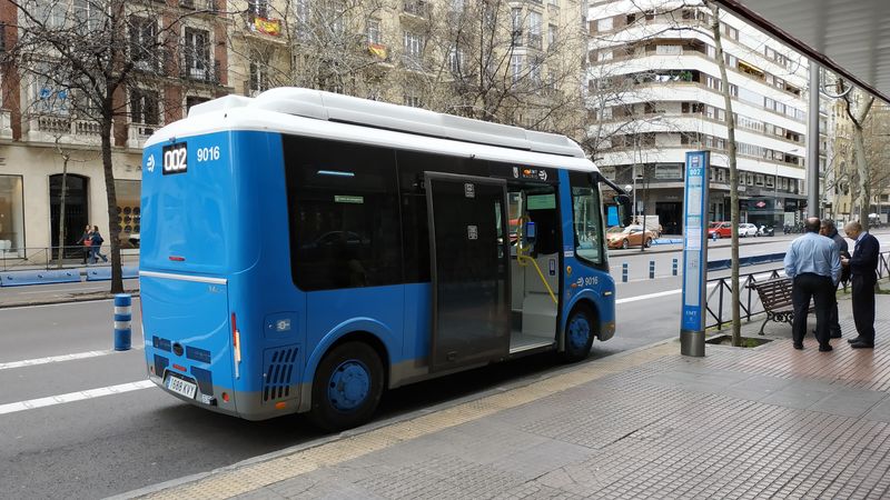 Severní koneèná minielektrobusové linky 002, jejíž provoz byl zahájen v bøeznu 2020. Madrid hodlá každý rok nakupovat cca 100 nových elektrobusù. Tyto minielektrobusy v poètu 18 kusù také nahradily starší minielektrobusy Gulliver nasazované od roku 2008 na linky M1 a M2.