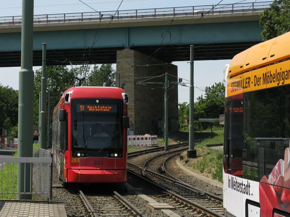 Na severozápadním okraji tramvajové sítì se vìtví linky 50 a 51. Tratì jsou zde již vedeny pomìrnì øídkou zástavou - vìtev do zastávky Poststrasse pro linku 51 byla zdvoukolejnìna teprve v roce 2007.