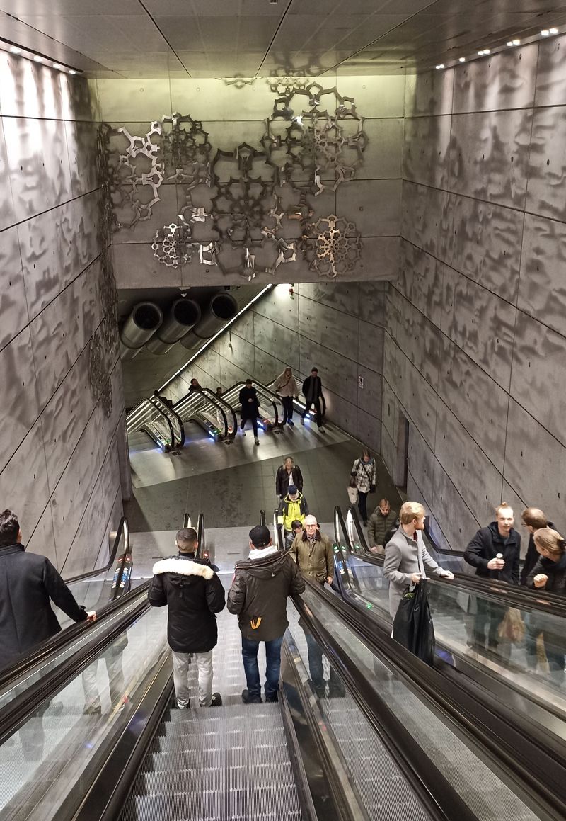 Nová podzemní stanice Triangeln leží v pomìrnì velké hloubce. Díky mìstskému tunelu dojedete vlakem až pøímo do historického centra, a to již od roku 2010.