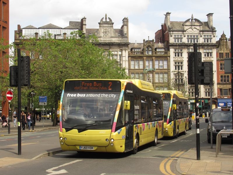 Na bezplatných linkách centrem Manchesteru jezdí tyto hybridní vozy Optare Versa z roku 2010, kterých bylo zakoupeno celkem 20. Pozdìji byly poøízeny také 3 podobné elektrobusy.