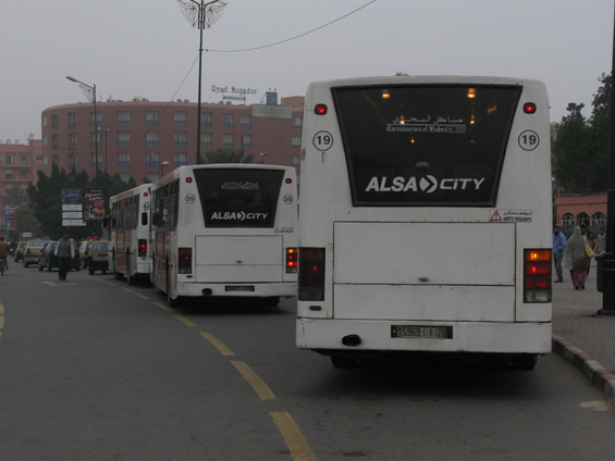 A ještì jednou mìstské busy u autobusového nádraží.