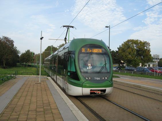 Mezi lety 2002 a 2009 bylo dodáno 48 kusù této nízkopodlažní tramvaje Sirio. Tyto vozy jezdí také na pøímìstské lince 31, která navazuje na novou linku metra M5 a míøí na sever do stanice Cinisello Balsamo.