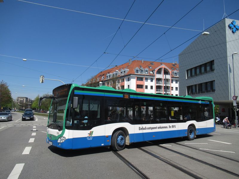 V rámci jednotného nátìru pro regionální linky je využita karoserie autobusu i pro rùzné propagaèní nápisy. Území pokryté regionálními autobusovými linkami integrovaného systému MVV v podstatì kopíruje rozsah linek mnichovského S-Bahnu.