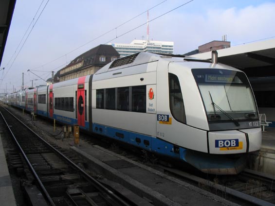 Souprava dopravce BOB, který provozuje tøi trati jižním smìrem od Mnichova.