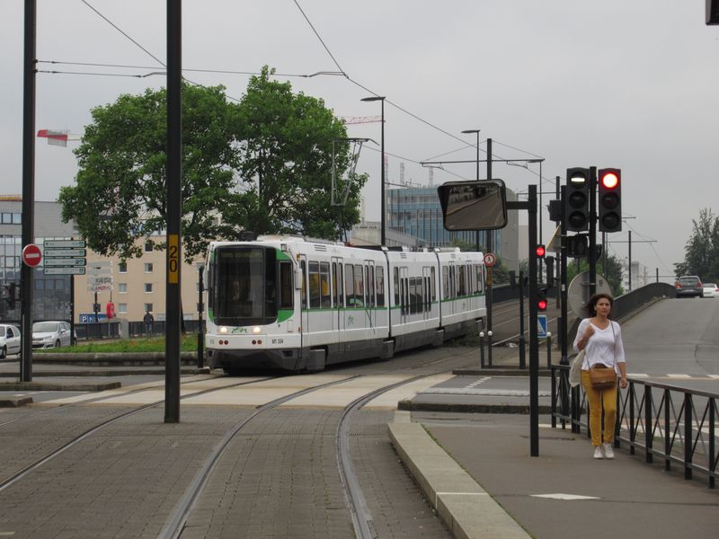 Nejstarší tramvaje TFS by mìly dojezdit do roku 2021, chystá se velká objednávka cca 60 zcela nových tramvají. Na vìtšinì míst mají tramvaje v Nantes preferenci.