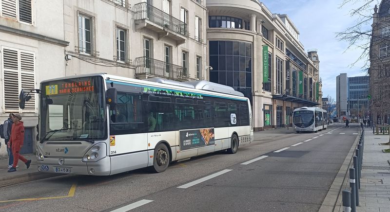 Na bìžných linkách potkáte také tyto autobusy Irisbus Citelis, které však nejsou nejstarší ve flotile STAN. Tìmi jsou Citara od Mercedesu, nejstarší z roku 2006.