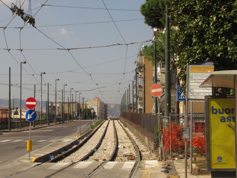 Pomìrnì èerstvì zrekonstruovaný úsek z centra do ètvrti San Giovanni k místní vozovnì. Kvùli této výluce byl provoz celého zbytku místních tramvají zcela zastaven po tøi dlouhé roky a obnoven byl až poèátkem roku 2020.