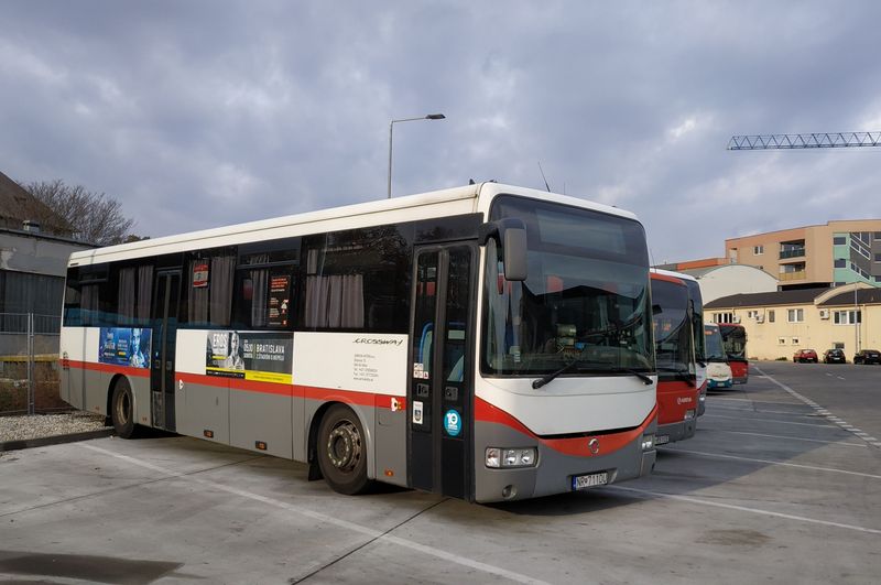 Jeden z nejstarších Crosswayù ve službách regionální dopravy, ještì v barvách Veolia Transport.