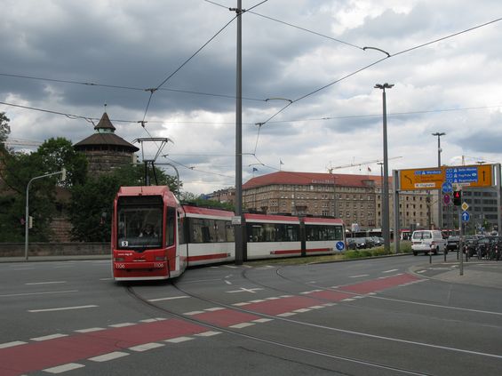 Z šesti linek zùstalo po zmìnì linkového vedení tramvají na konci roku 2011 pouze pìt - v norimberských ulicích již nepotkáte krátkou linku 7. Ta byla nahrazena prodloužením linky 8 z Hlavního nádraží jižním smìrem, naopak pùvodní jižní konec linky 8 byl nahrazen linkou 5, vedenou právì tímto novým úsekem pod hlavním nádražím. Devítka, která se na jihovýchodním okraji Norimberku pøevléká s linkou 6, byla zkrácena pouze k hlavnímu nádraží.
