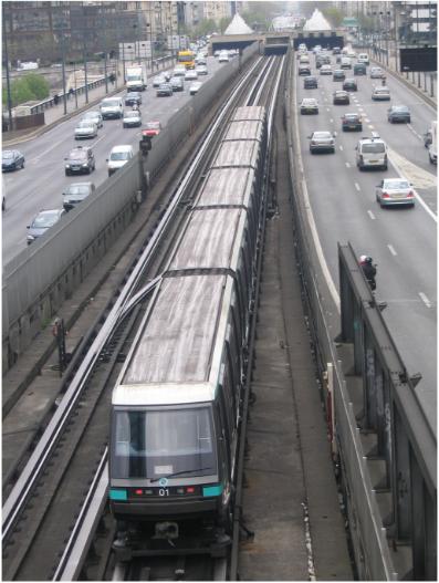 Linka 1 míøí na pneumatikách do administrativní a komerèní ètvrti La Défense.