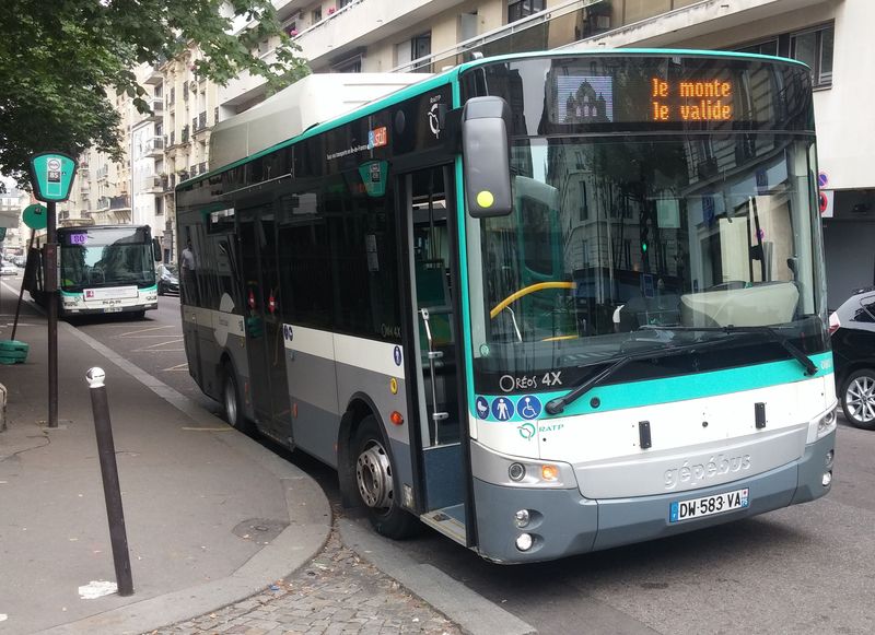 Na linku 88, zvanou též Montmartrobus jsou nasazeny od roku 2015 tyto menší elektrobusy Gépébus Oreos 4X. Linka je velmi kopcovitá a tyto pomìrnì velké autobusy se prodírají až neuvìøitelnì úzkým prostorem starého Montmartru.