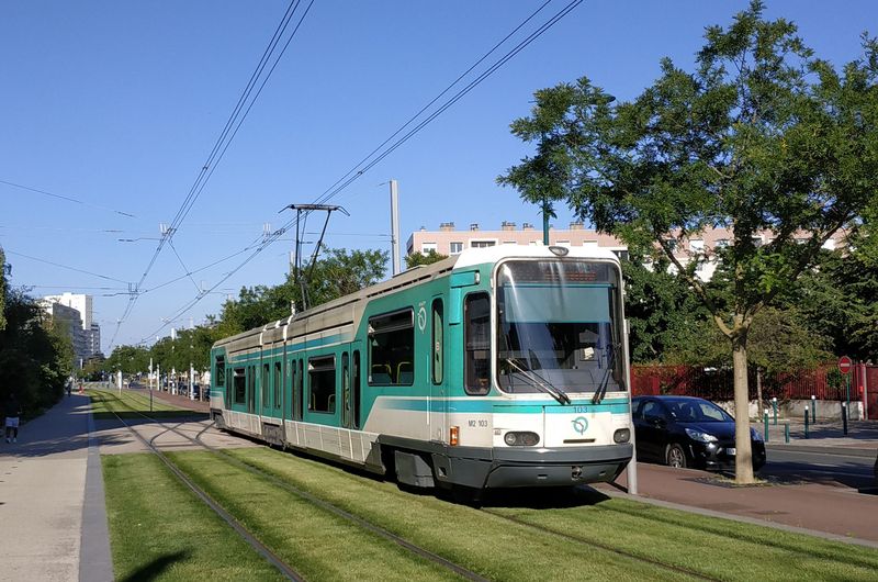 Nejstarší tramvajová linka T1 je v provozu již témìø 30 let s tìmito tramvajemi TFS. Jejich éra však pomalu konèí, chystá se nákup 37 nových tramvají Alstom Citadis X05. Nyní je ve špièce pro tuto linku potøeba 31 tramvají, které ujedou celou trasu zhruba za hodinu.