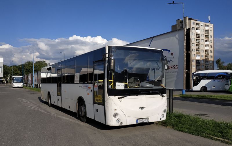 Poprad je unikátní provozem ještì cca 45 autobusù Troliga slovenského výrobce z Levoèe. Tento autobus typu Troliga Fenix patøí k nejstarším a byl vyroben v roce 2011. Díky velké dodávce nových Crosswayù jsou tyto vozy postupnì vyøazovány.