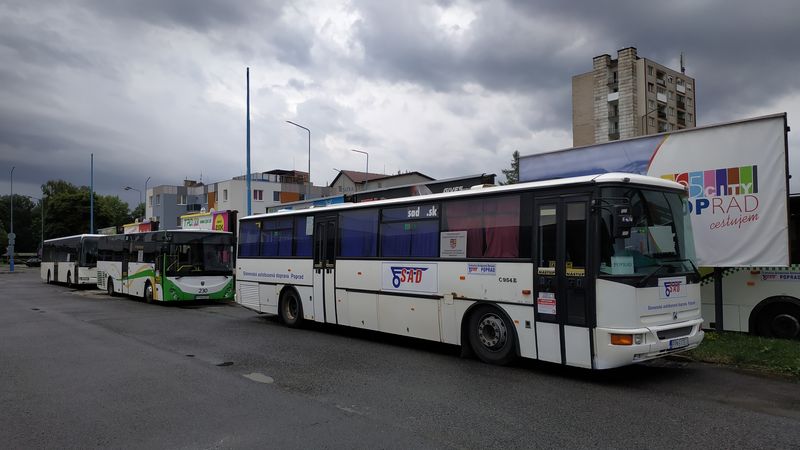 Z pùvodních Karos v regionální dopravce v okolí Popradu už aktuálnì zbývají pouze dva kousky. Na Karosy navázaly slovenské autobusy Novoplan a Troliga, nyní zaèíná další éra v podobì vozù Iveco Crossway.