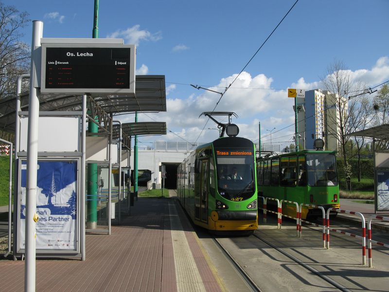 Z nového podzemního úseku trati z Franowa vyjíždí na pùvodní povrchový úsek tøíèlánková tramvaj Moderus, která vznikla modernizací z pùvodních Konstalù, v podstatì se ale jedná o nové vozidlo. Tyto tramvaje jsou do Poznanì dodávány dodnes a jezdí jich už kolem 30.