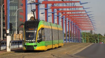 Pt nejvt polsk msto s vce ne pl milionem obyvatel le v rovinat krajin stednho Polska na vznamn dlnin i eleznin spojnici Berlna s Varavou. Za 6 let od posledn nvtvy zde p...