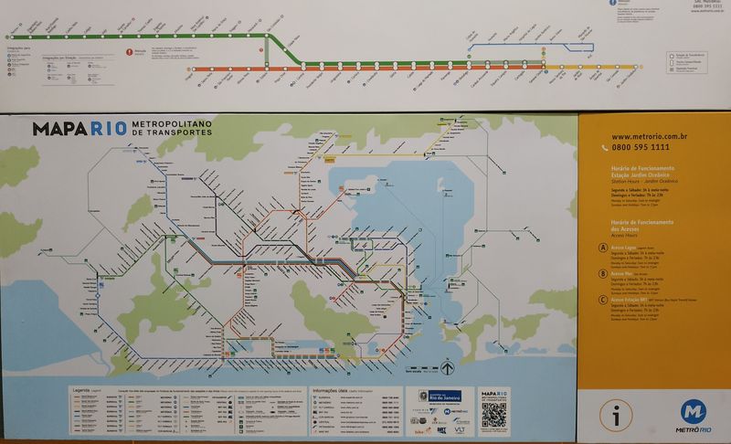 Na tomto schématu páteøní sítì MHD v Riu je znázornìno metro, vlaky, tramvaje, metrobusy, lanovky i vybrané návazné autobusy. Celkovì je informaèní systém v metru na pomìrnì vysoké úrovni, mnohem horší je to ale na povrchu.