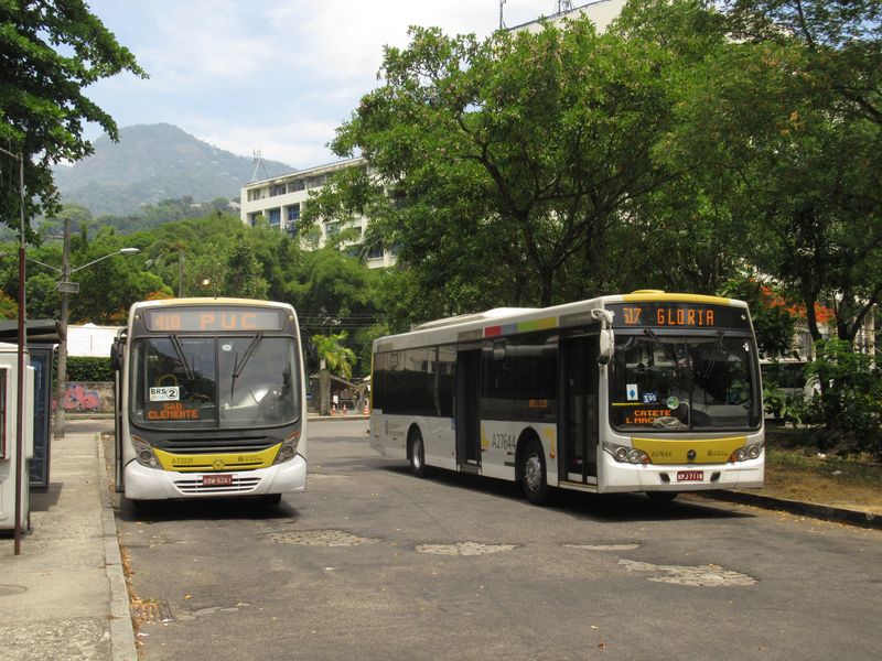 Mìstský nátìr autobusù v Riu bez ohledu na dopravce je složen z bílé barvy, šedého pruhu dole a nìkolika barevných pruhù nad okny. Každý autobus má také svoje evidenèní èíslo.