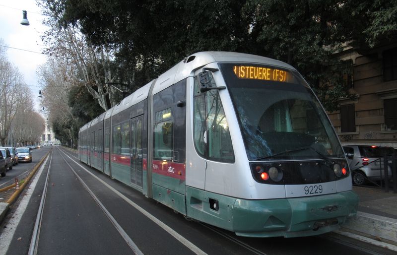 I tomuto nejnovìjšímu zástupci tramvají v Øímì je už 20 let. Typ Cityway 2 je nasazován napøíklad na páteøní linku 3, která byla koneènì obnovena v celé její trase po skonèení dlouhodobé výluky na jihu centra.
