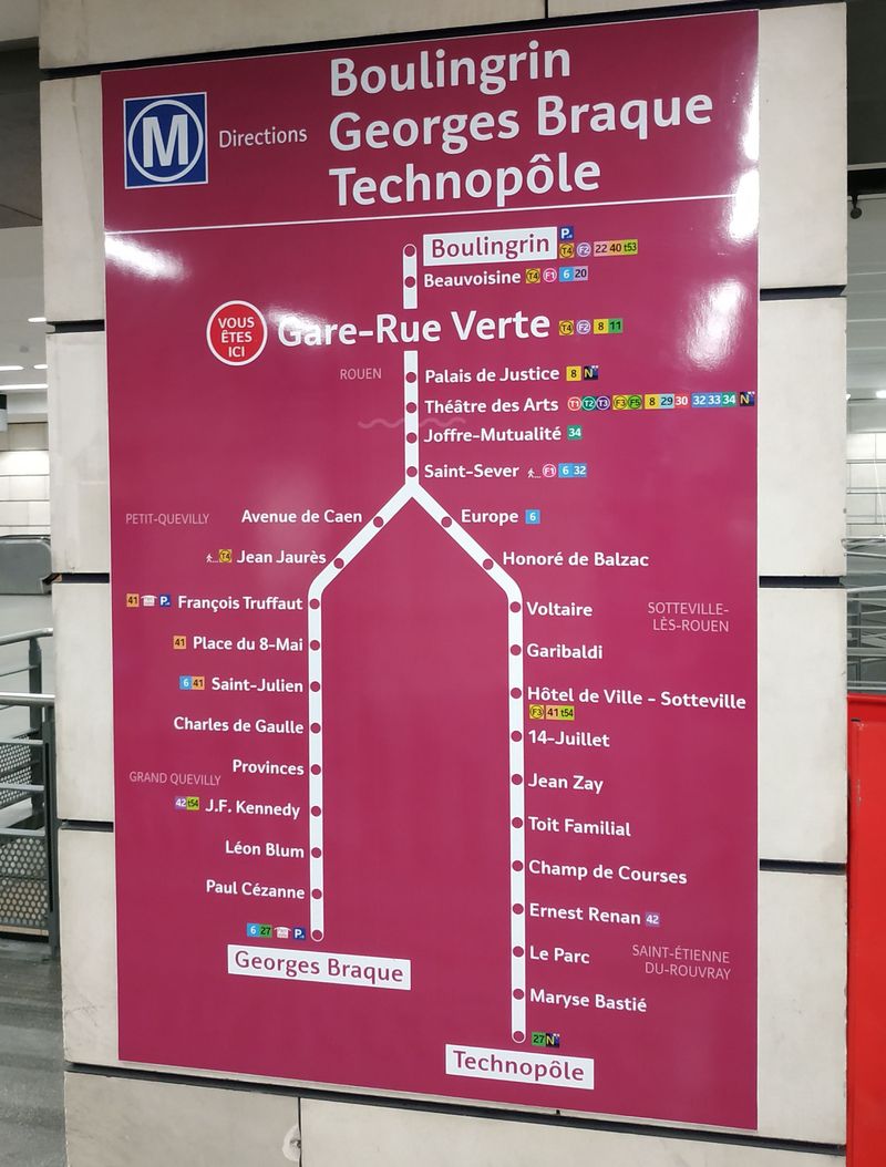 Rouenské metro, neboli tramvaj, která vede v centru pod zemí a na jihu se vìtví do dvou povrchových tras. Tento základ místní MHD tu funguje už od roku 1994.